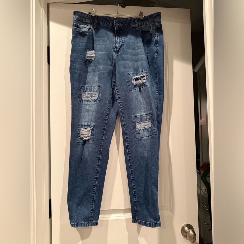 Casual Distressed Boyfriend Jeans in Blue